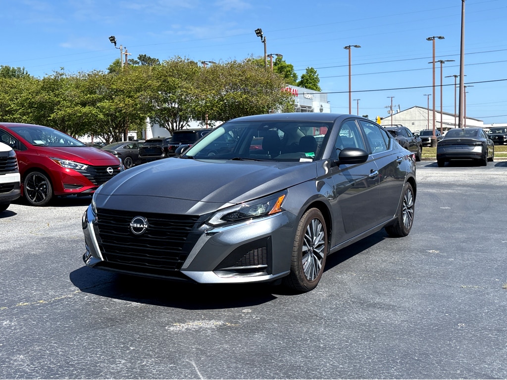 Used 2024 Nissan Altima 2.5 SV Sedan
