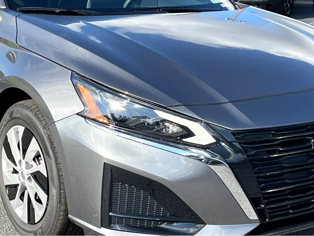 2025 Nissan Altima S photo 2