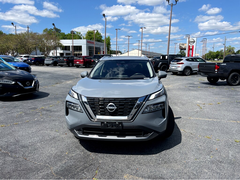 2023 Nissan Rogue SL photo 2