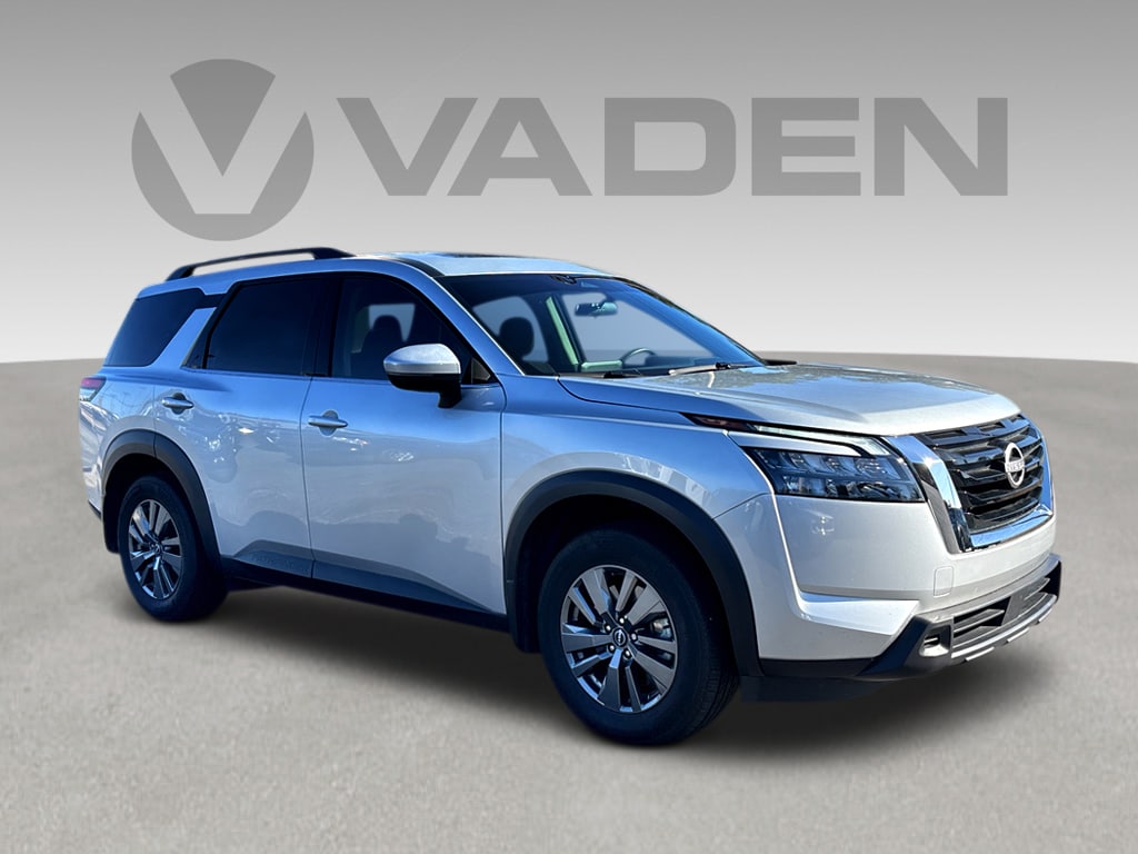 2024 Nissan Pathfinder SV's photo