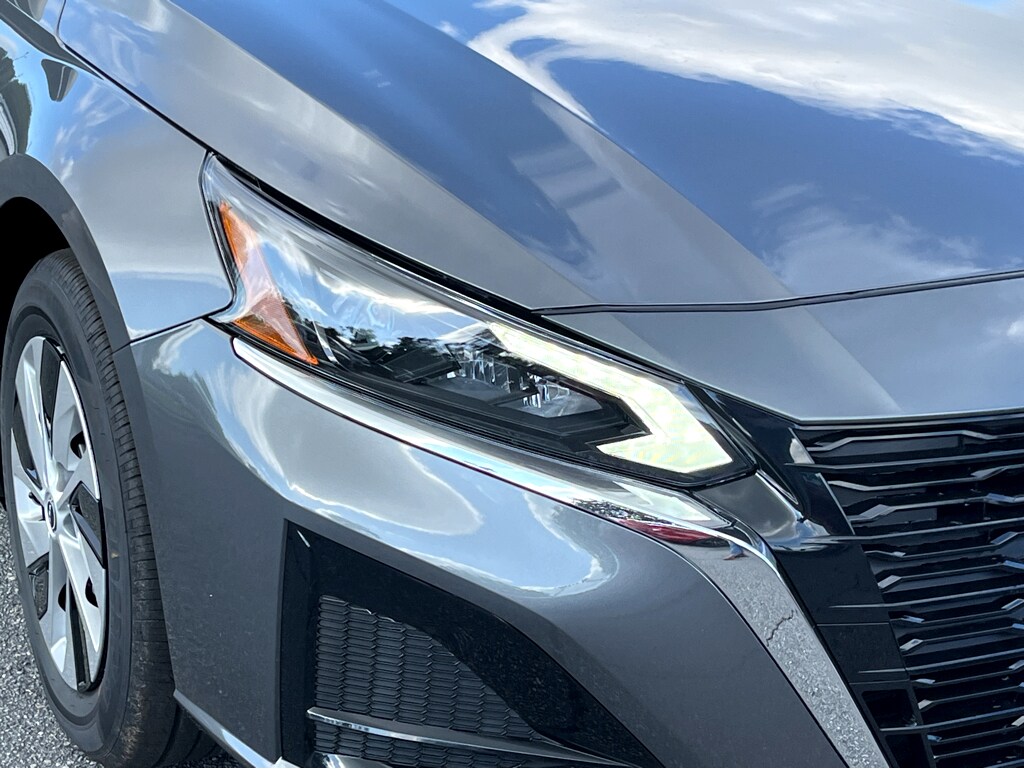 2025 Nissan Altima S photo 2