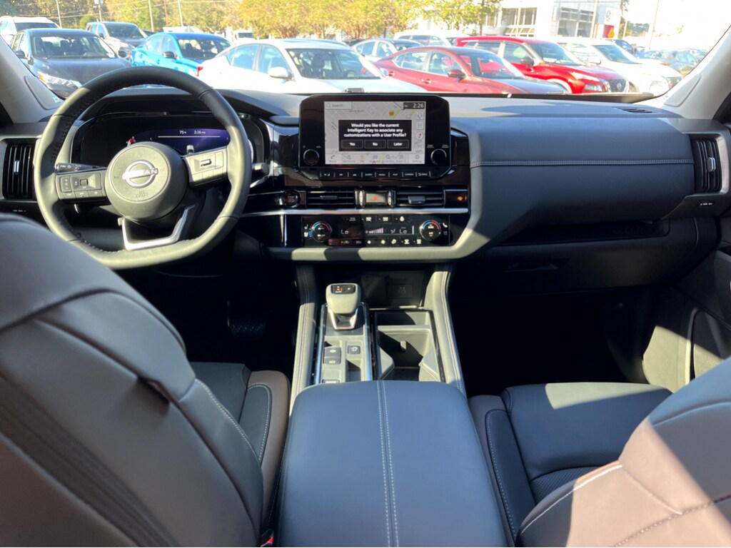 2025 Nissan Pathfinder Platinum photo 4