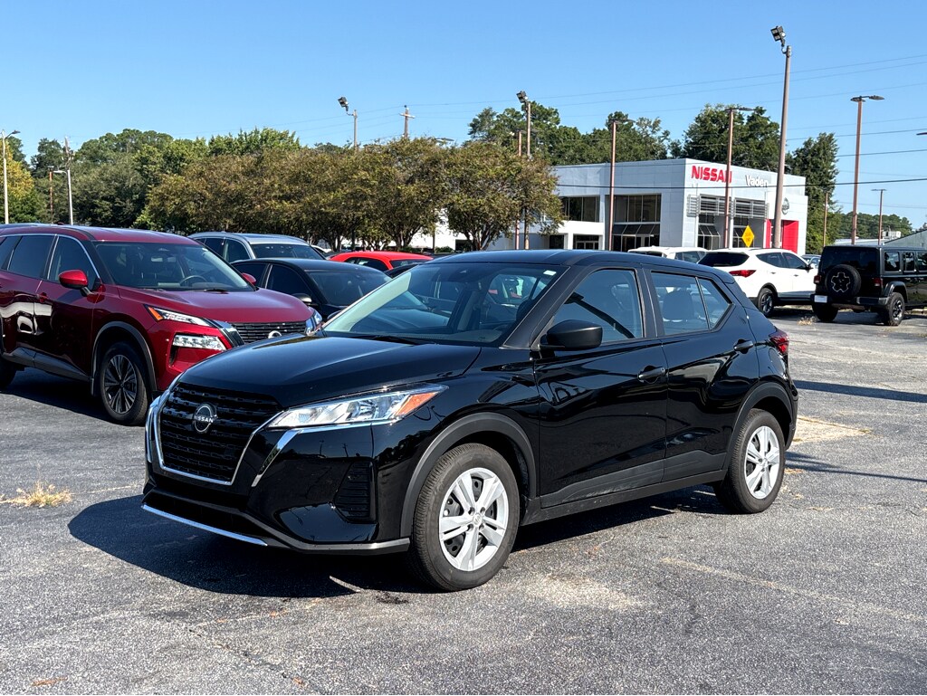 2025 Nissan Kicks Play S photo 3