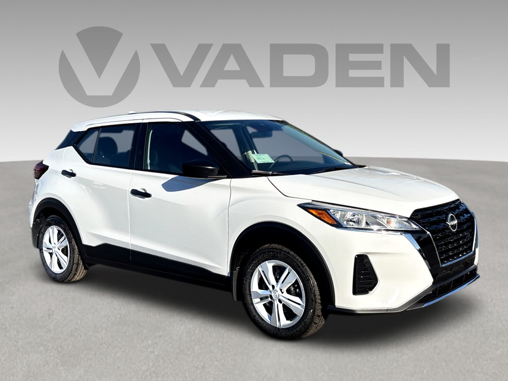 2025 Nissan KICKS PLAY Base's photo