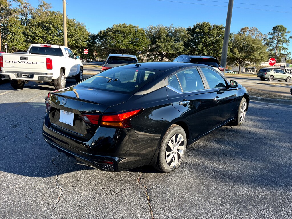 2025 Nissan Altima S photo 3