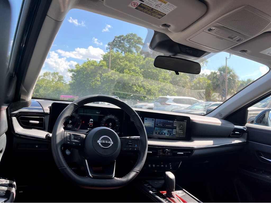 2025 Nissan Kicks SR photo 4