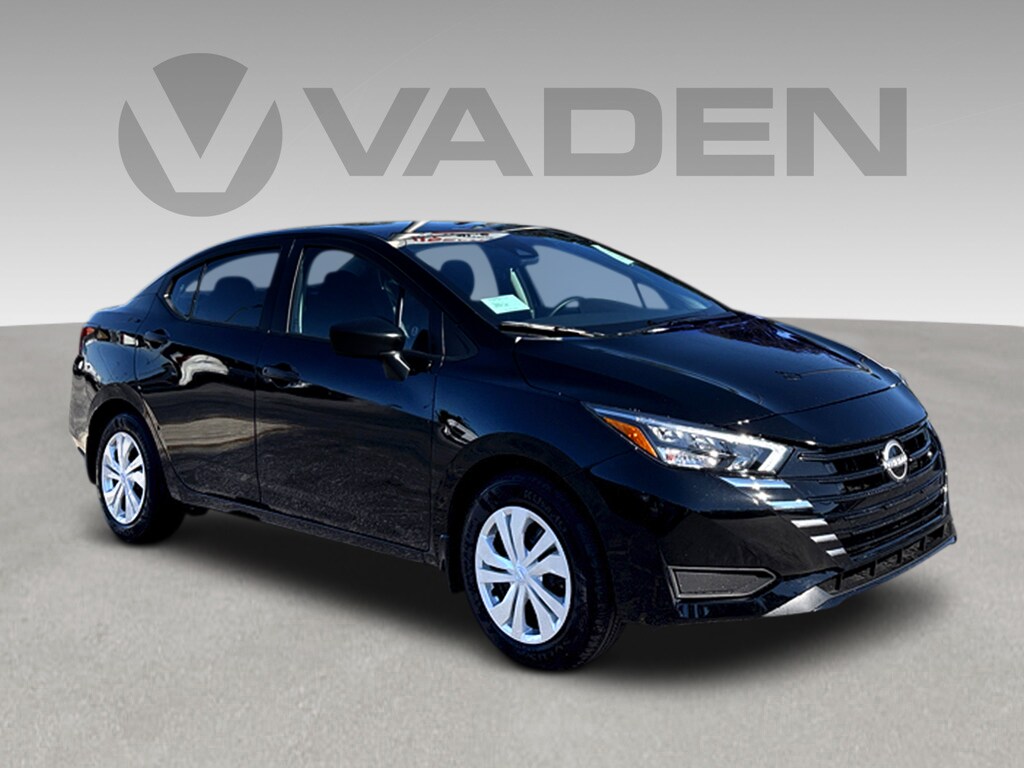 2025 Nissan Versa S's photo
