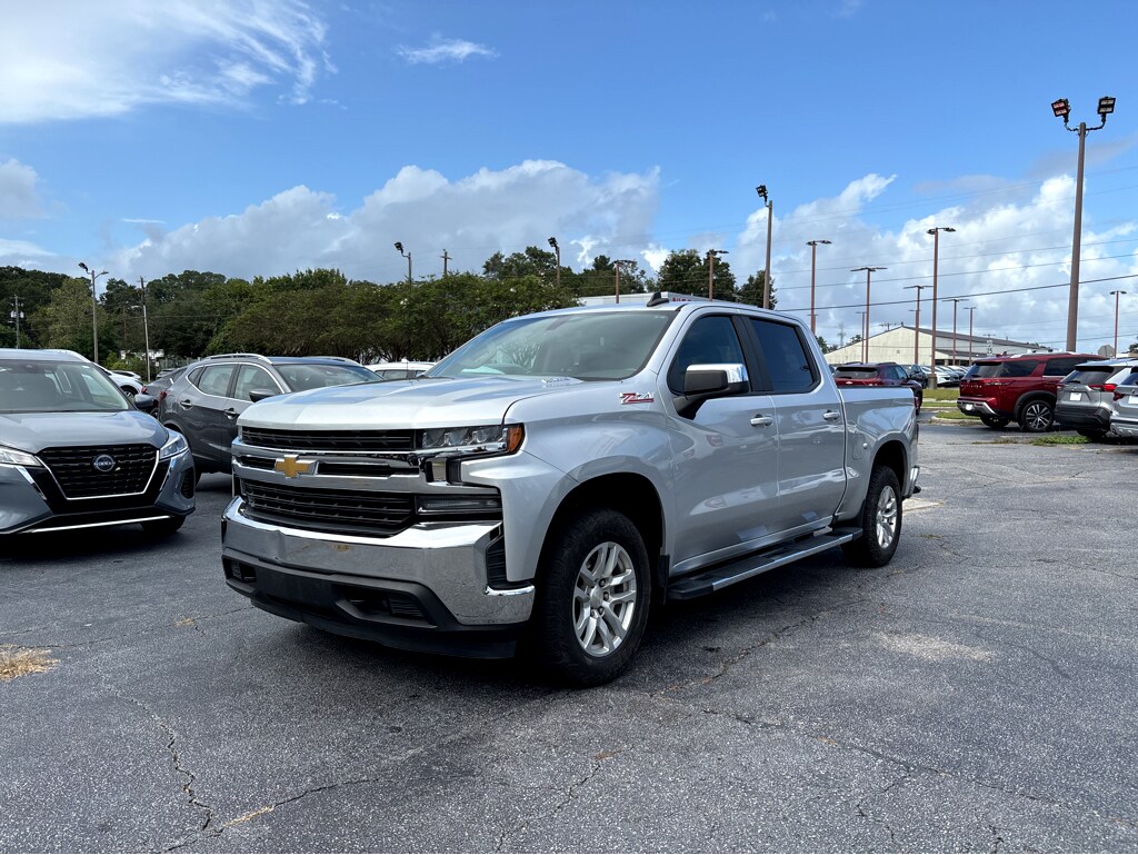 2020 Chevrolet Silverado 1500 LT photo 2