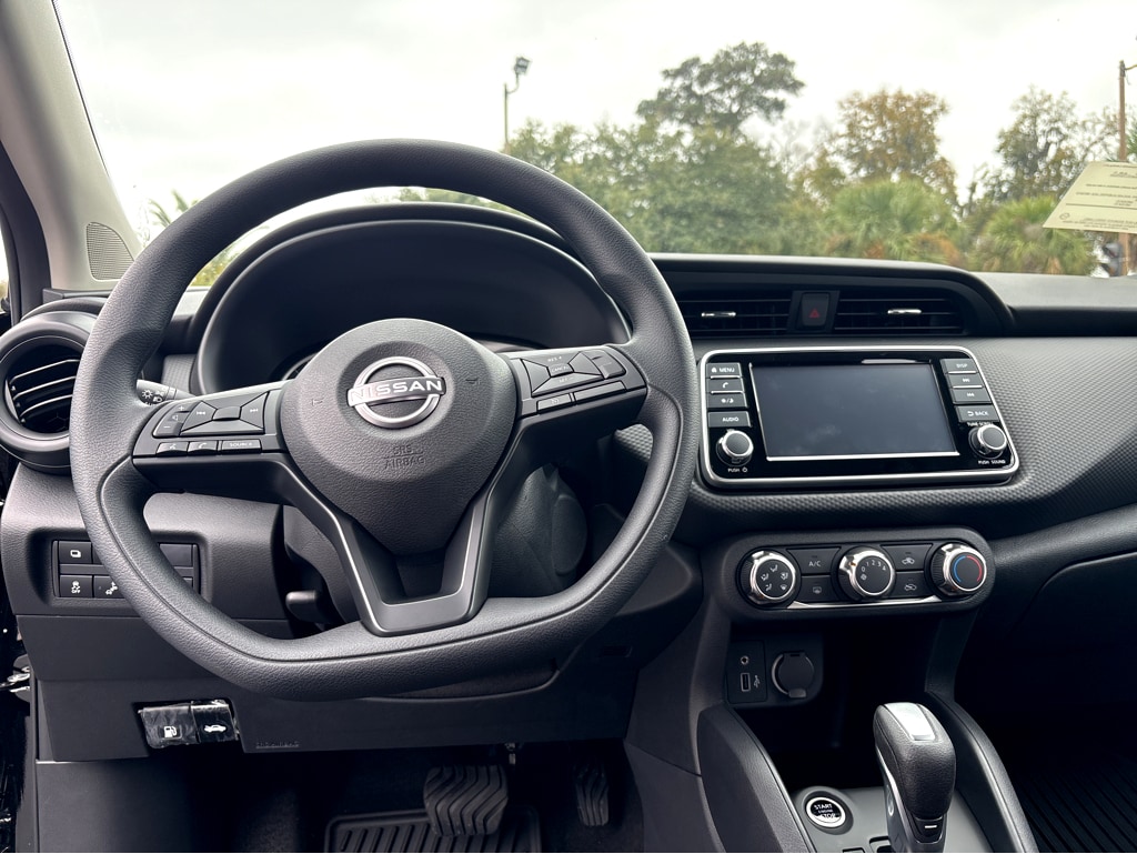 New 2025 Nissan Kicks Play S S FWD