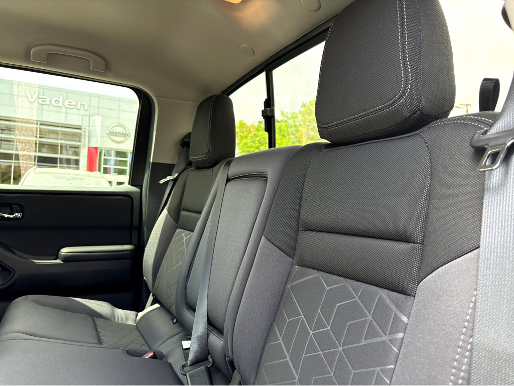 2026 Nissan Frontier 21