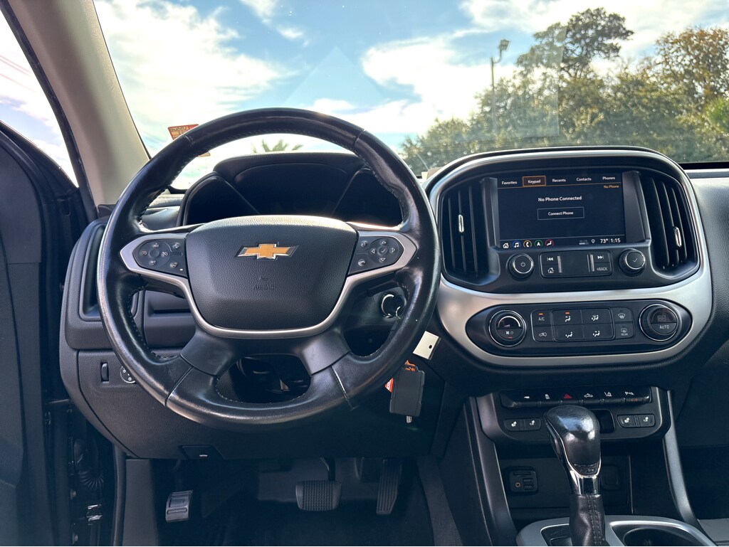 2022 Chevrolet Colorado LT photo 2
