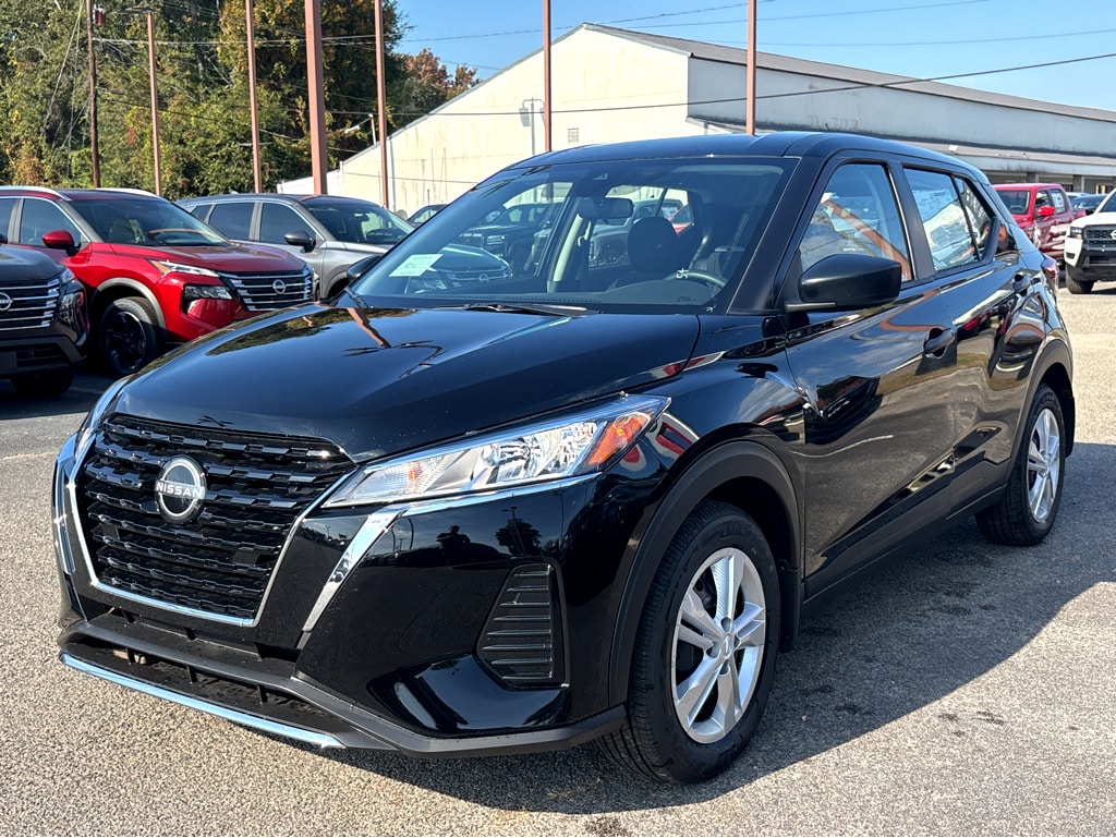 New 2025 Nissan Kicks Play S S FWD