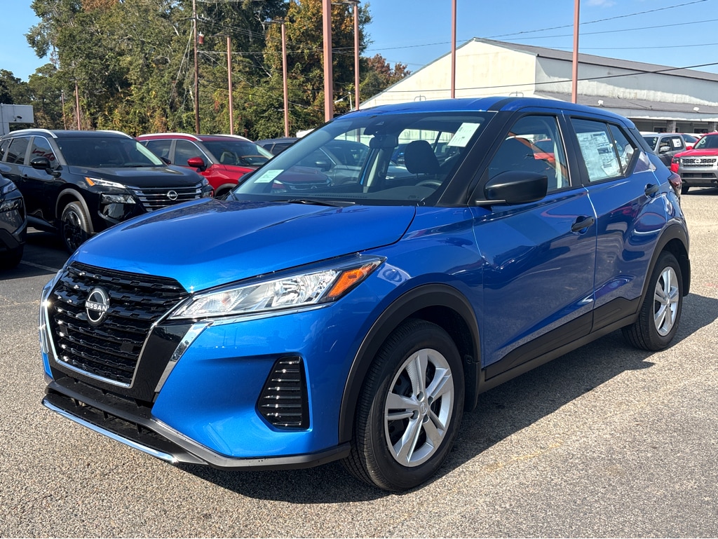 New 2025 Nissan Kicks Play S S FWD