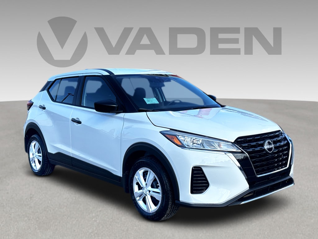 2025 Nissan KICKS PLAY Base