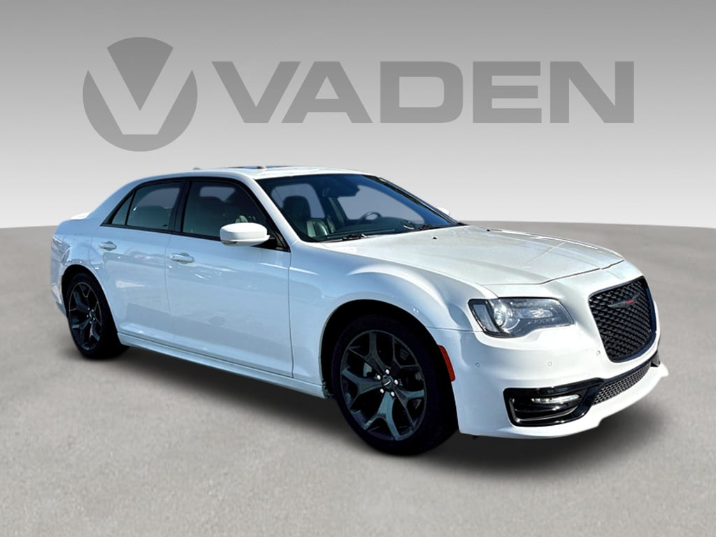 2022 Chrysler 300 S's photo