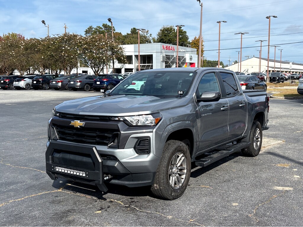 2023 Chevrolet Colorado LT photo 3