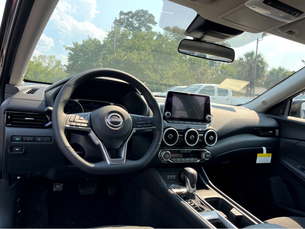2025 Nissan Sentra SV photo 4