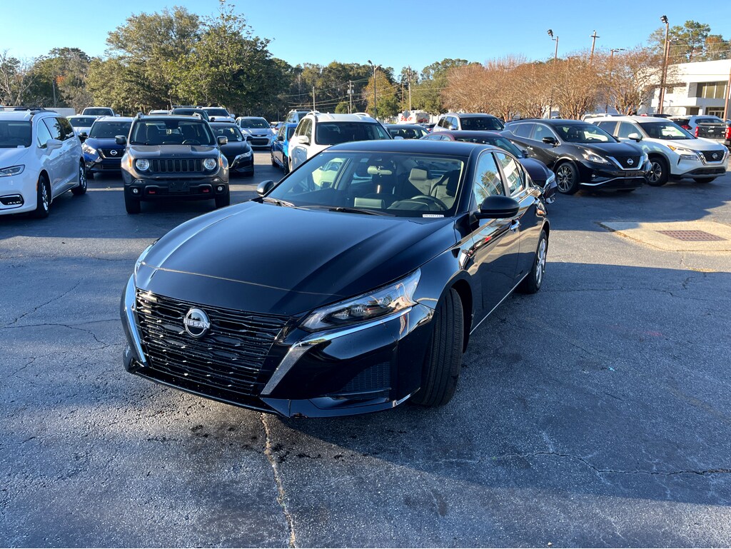 2025 Nissan Altima S photo 4