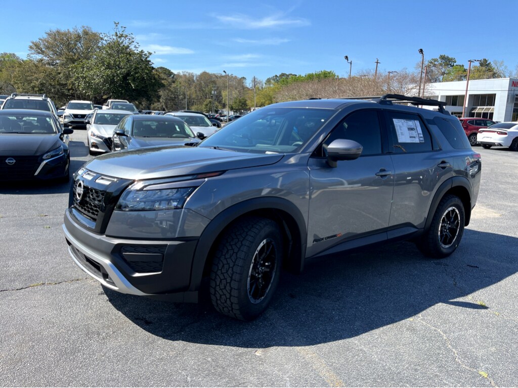 2025 Nissan Pathfinder Rock Creek photo 3