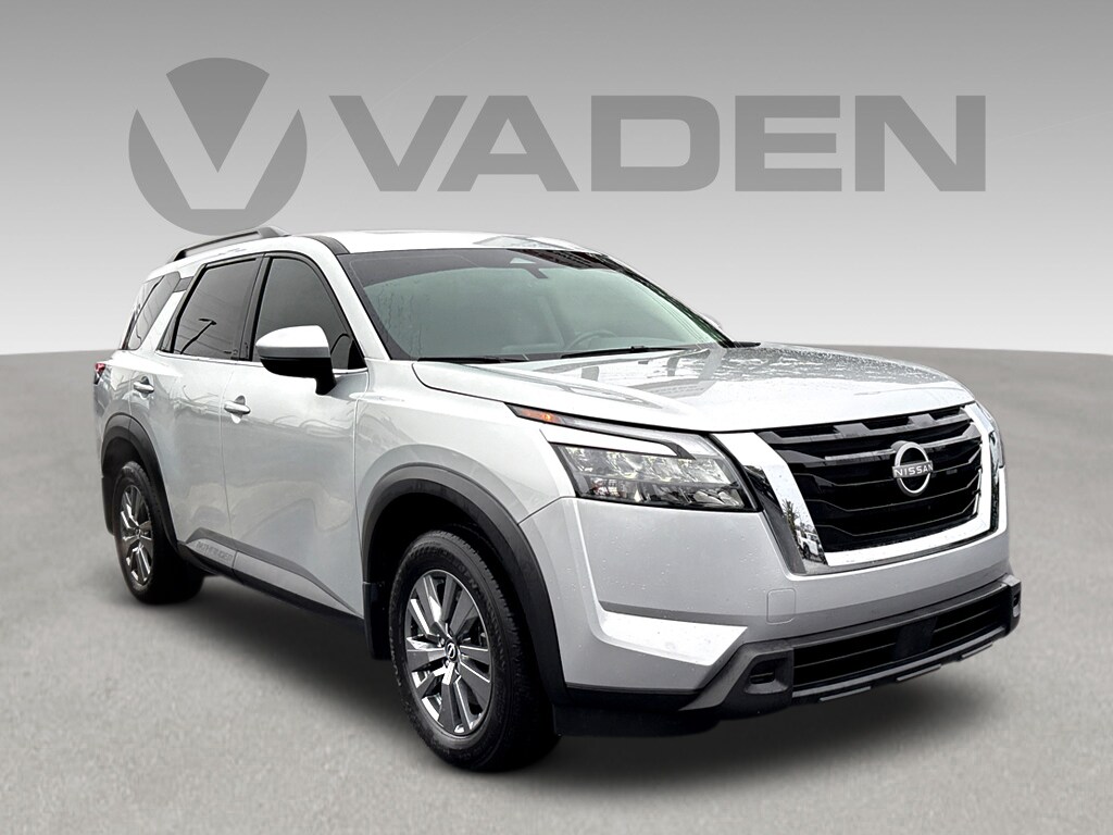 2024 Nissan Pathfinder SV's photo