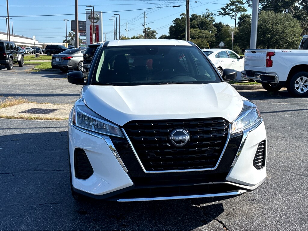 2023 Nissan Kicks S photo 2