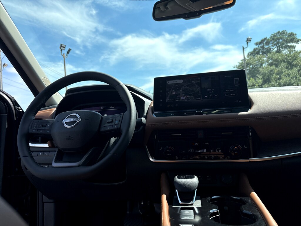 2025 Nissan Rogue Platinum photo 4