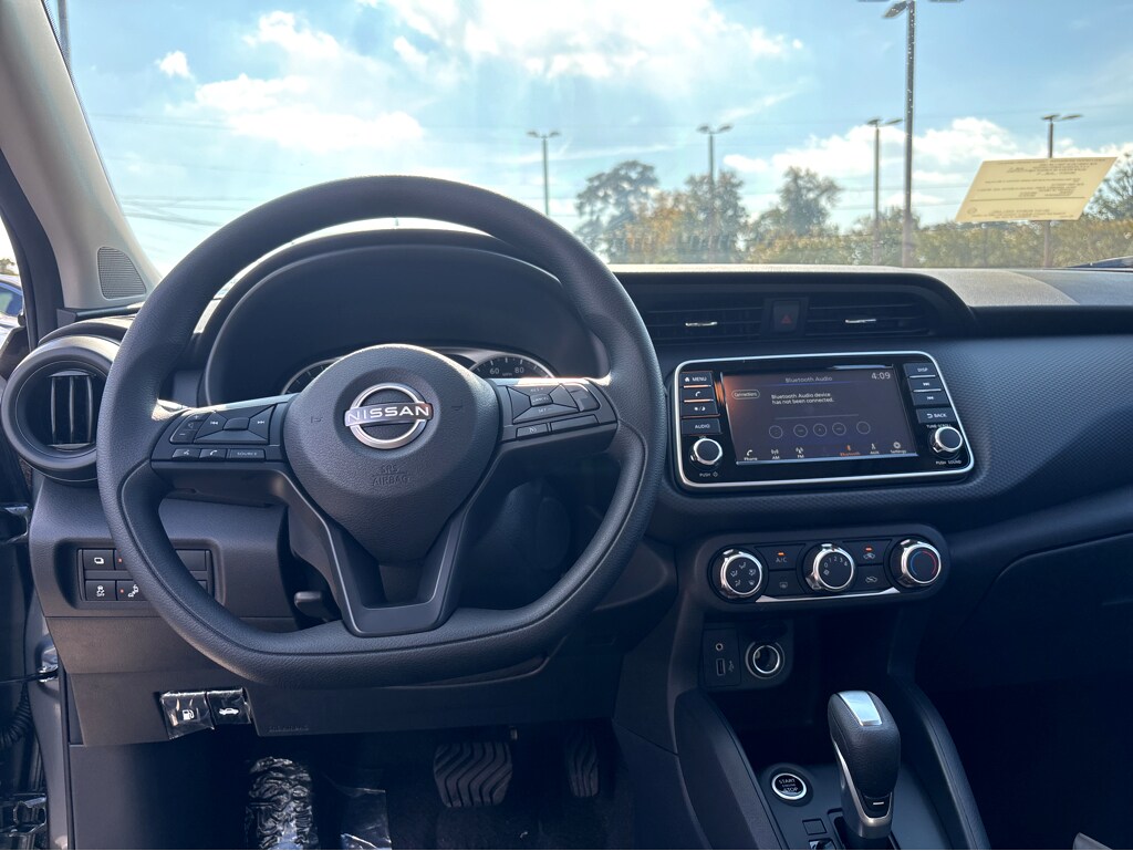 New 2025 Nissan Kicks Play S S FWD