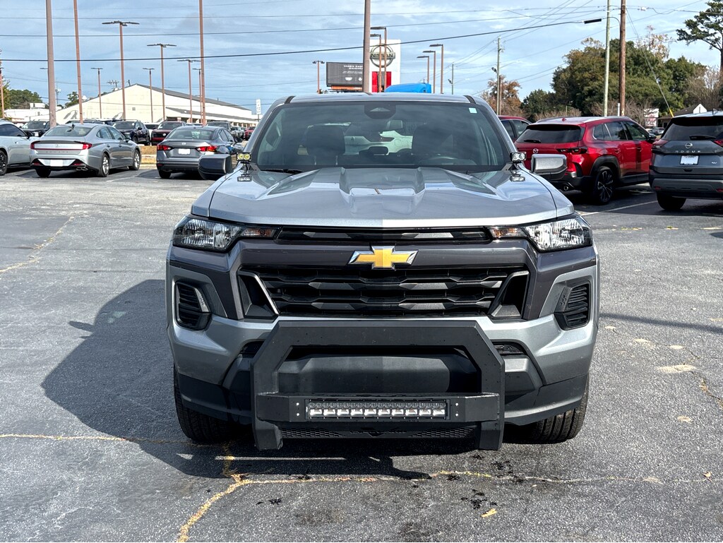 2023 Chevrolet Colorado LT photo 2