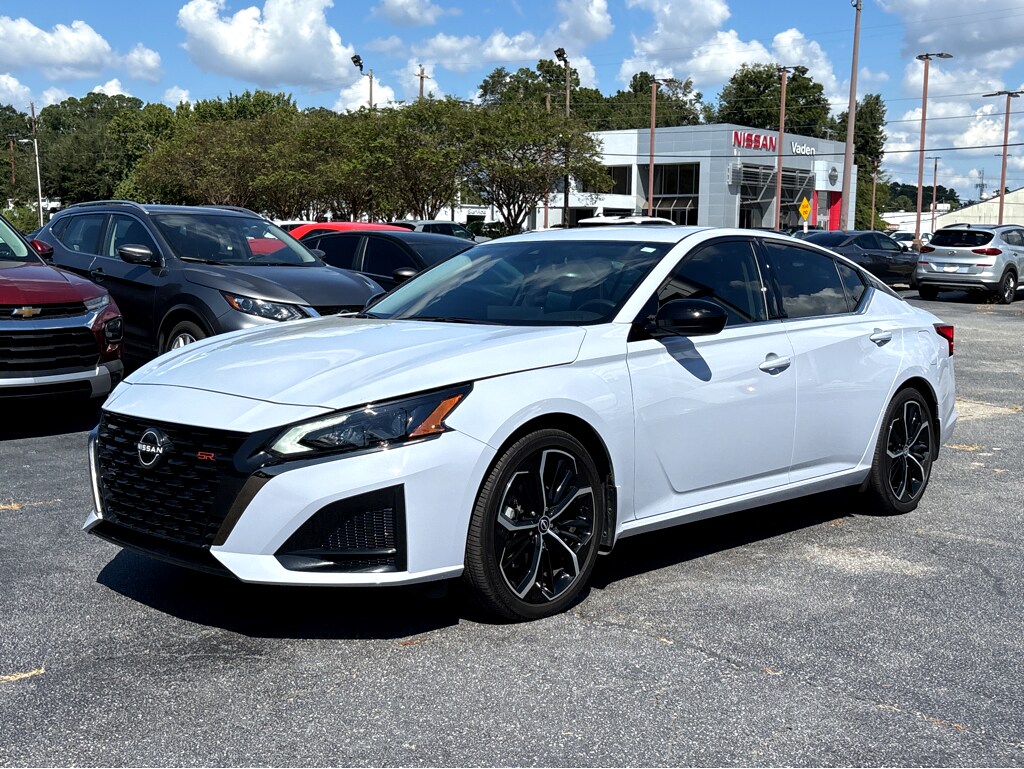 2024 Nissan Altima 2.5 SR photo 3