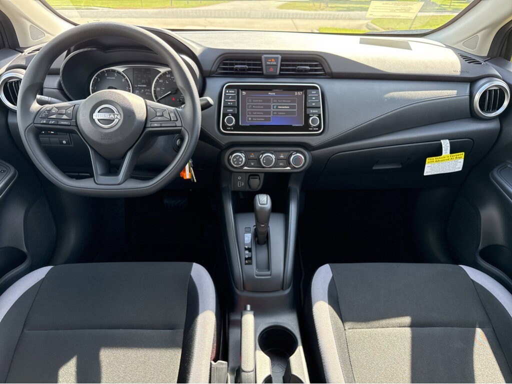 2025 Nissan Versa S photo 4