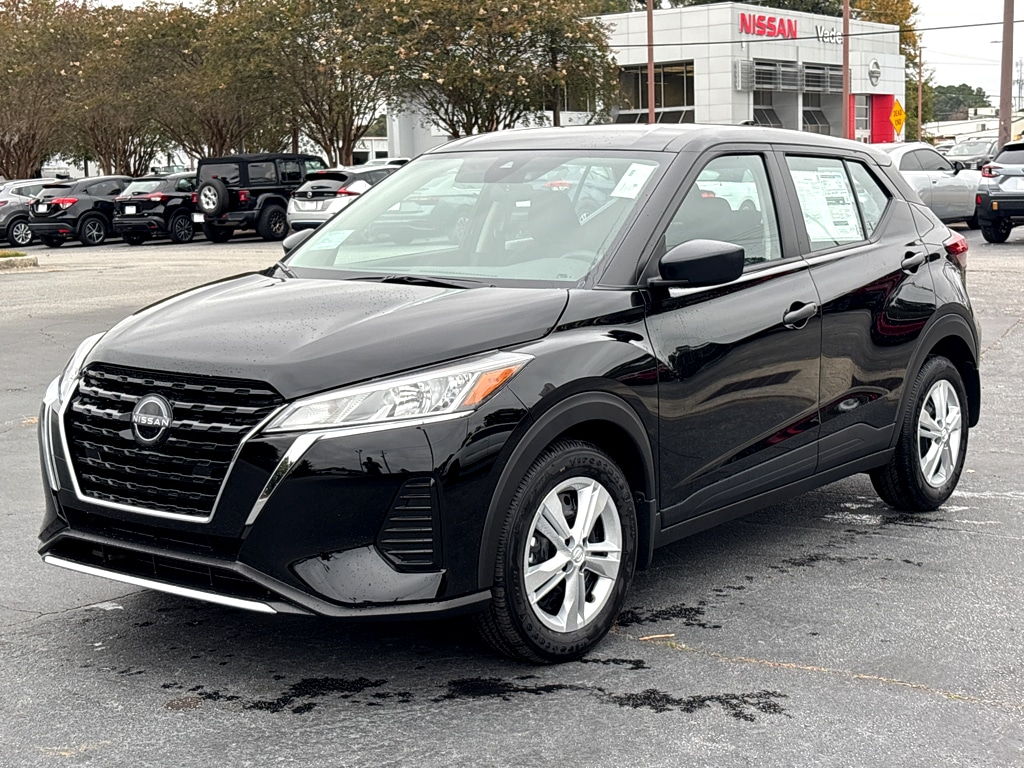 New 2025 Nissan Kicks Play S S FWD