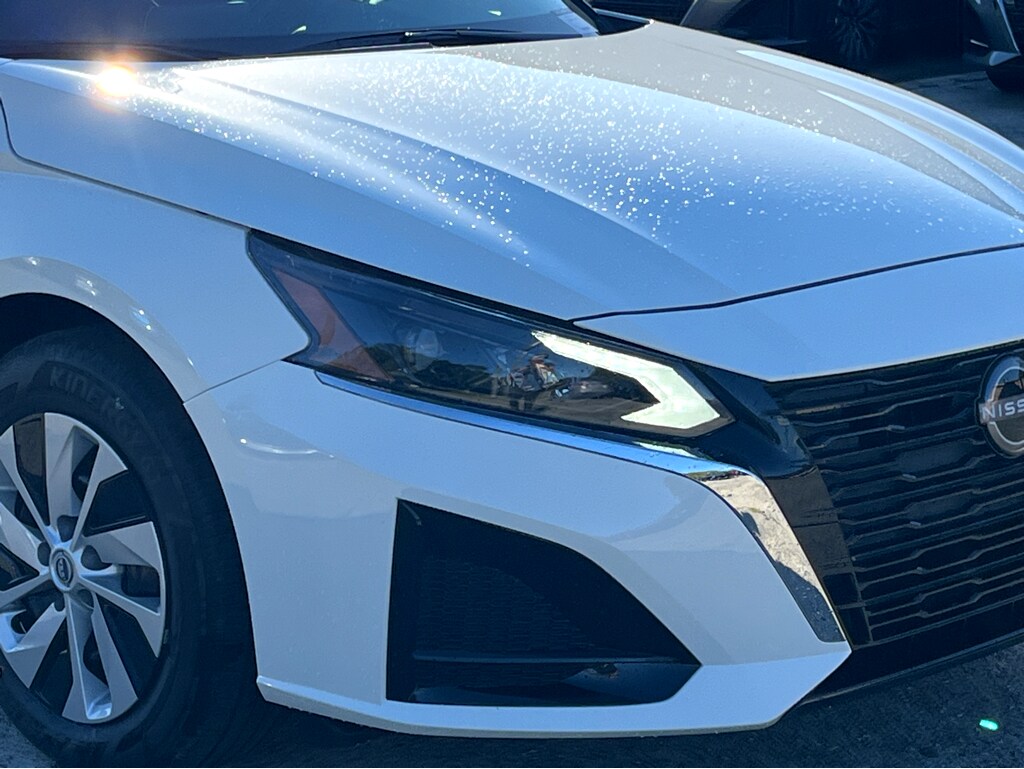 2025 Nissan Altima S photo 2
