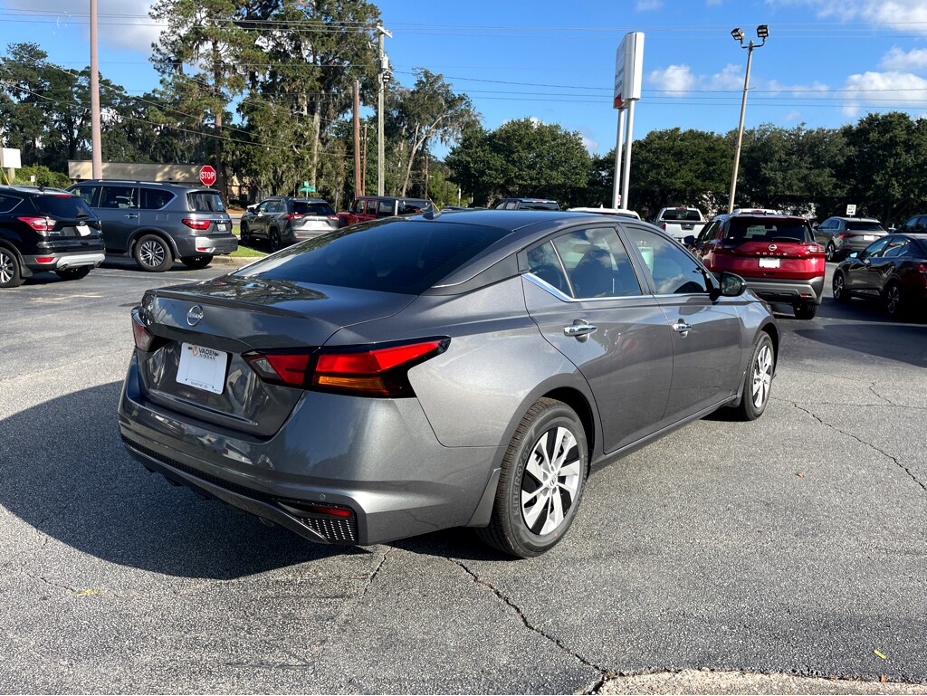 2025 Nissan Altima S photo 3