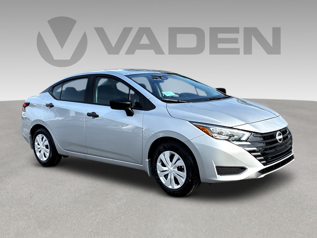 2025 Nissan Versa S's photo
