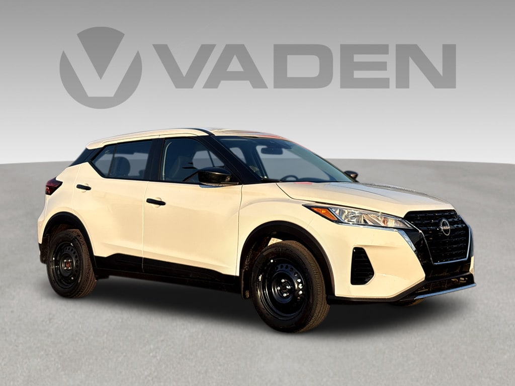 2025 Nissan KICKS PLAY Base's photo