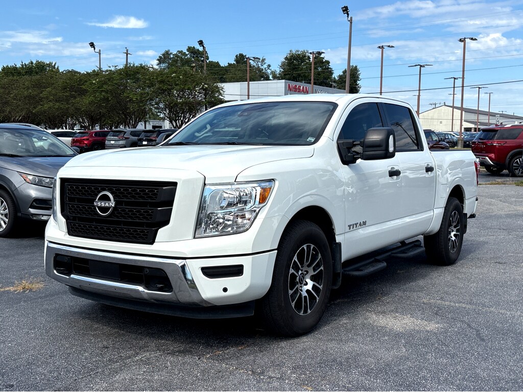 2024 Nissan Titan SV photo 3