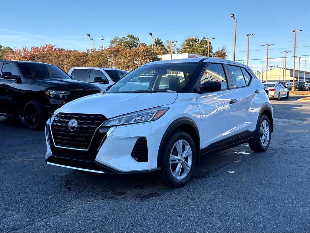 Used 2025 Nissan Kicks Play S S FWD