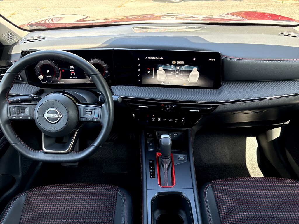 2025 Nissan Kicks SR photo 4