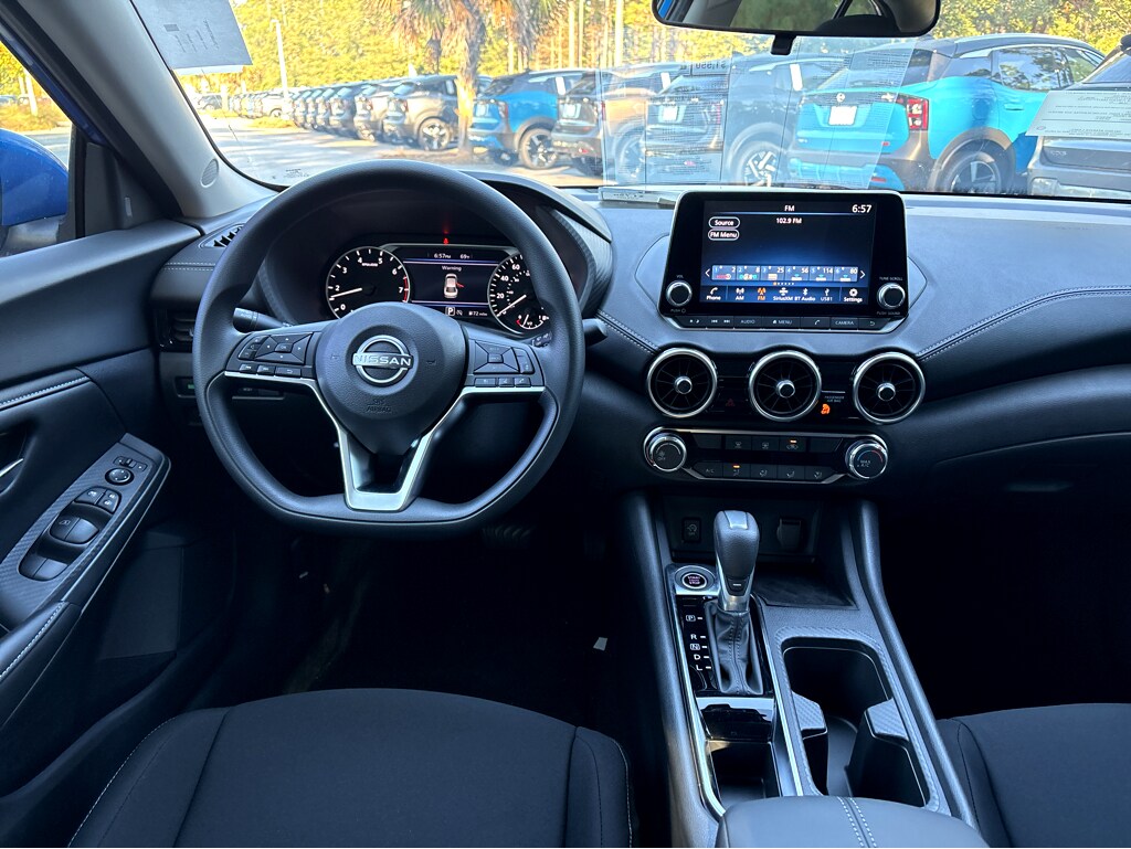 2025 Nissan Sentra SV photo 4