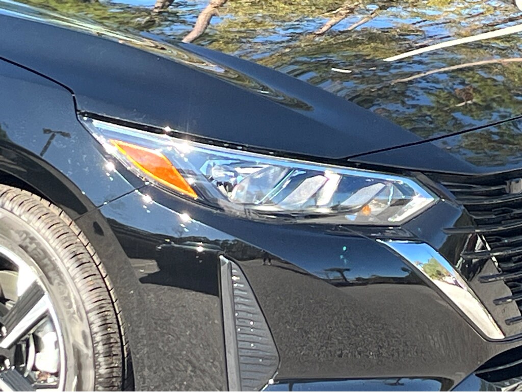 2025 Nissan Sentra SV photo 4