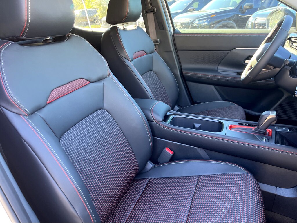 2025 Nissan Kicks SR photo 4