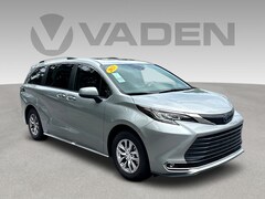2023 Toyota Sienna XLE Van Passenger Van