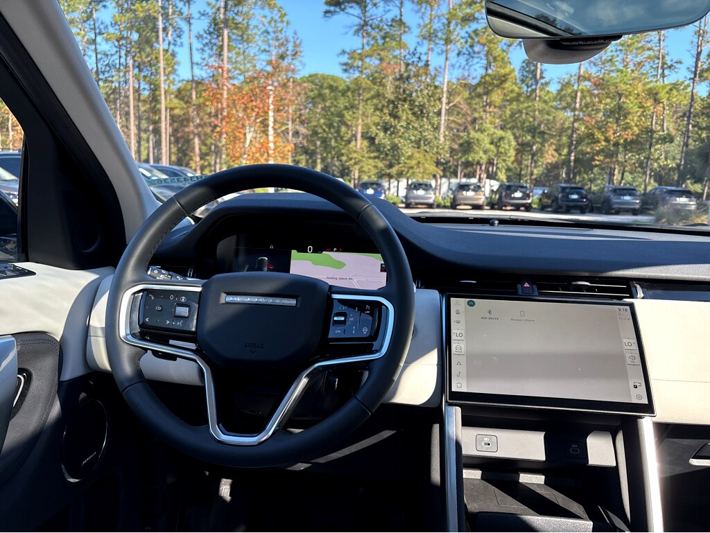 2024 Land Rover Discovery Sport S photo 3