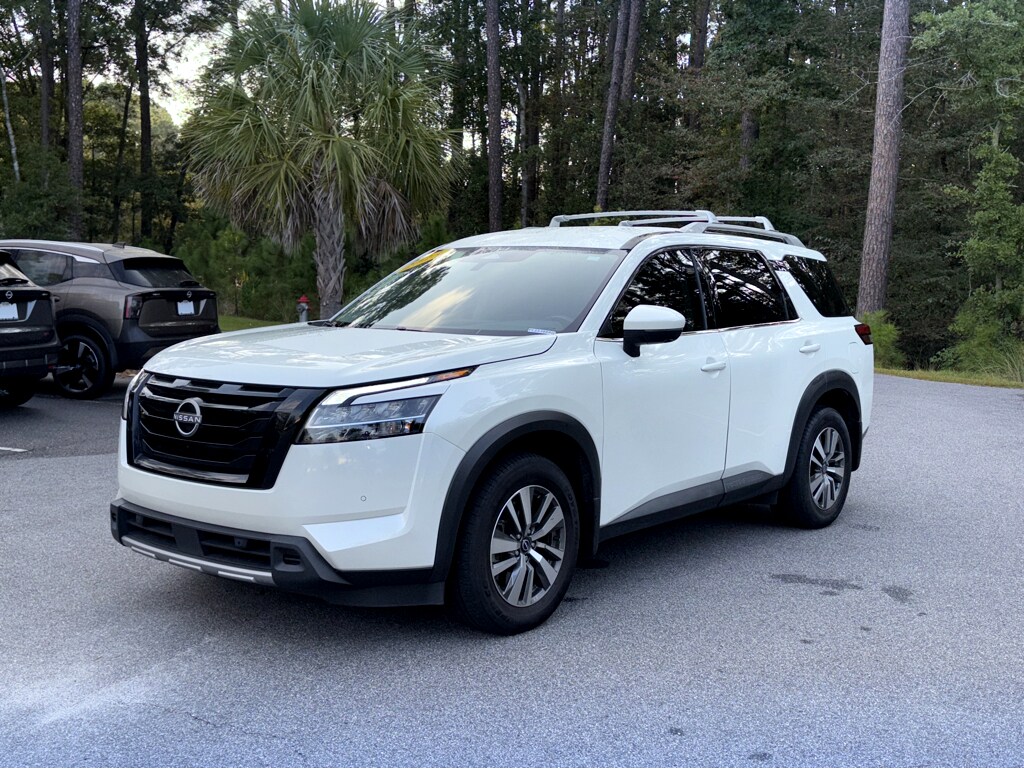 2023 Nissan Pathfinder SL photo 3