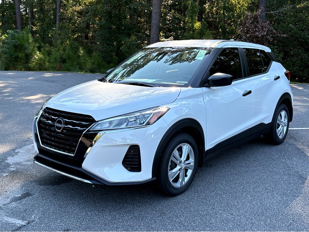 2025 Nissan Kicks Play S photo 2