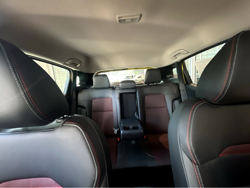 2025 Nissan Kicks SR photo 4