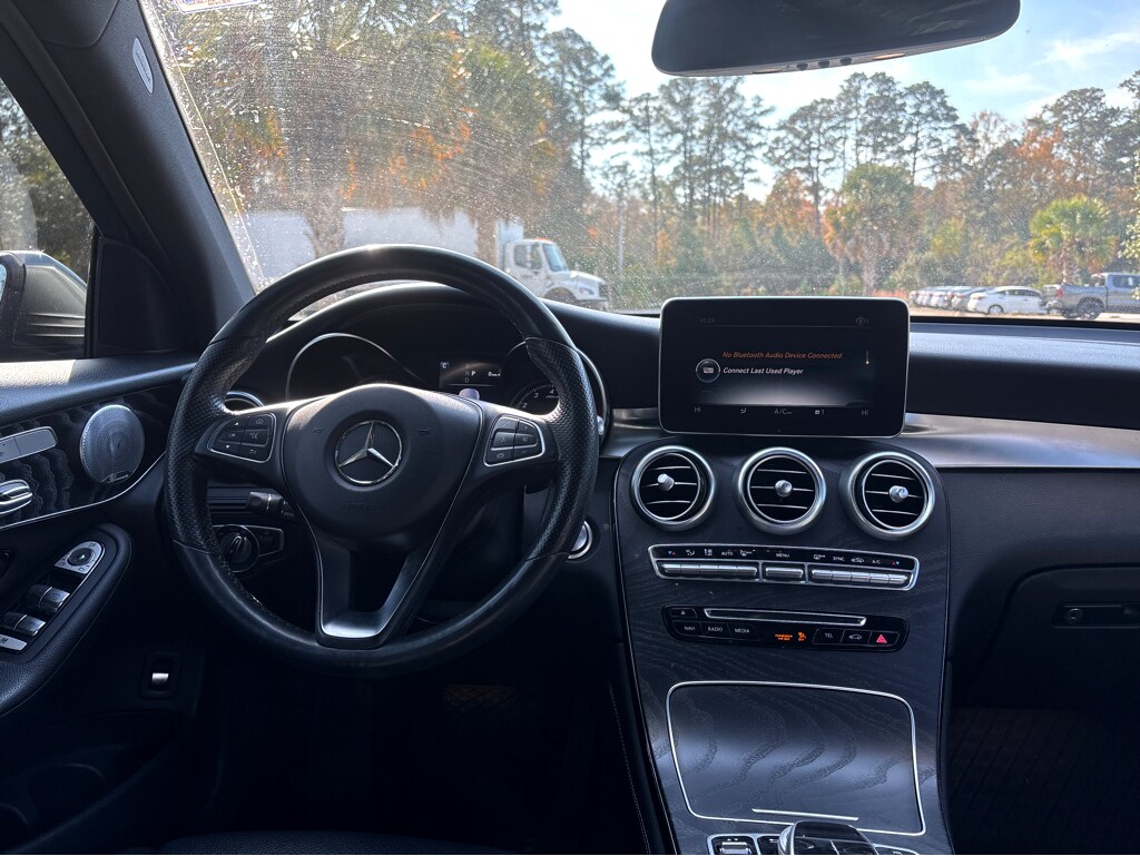 2018 Mercedes Benz GLC 300 4MATIC photo 4