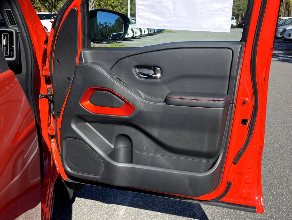 2025 Nissan Frontier Crew Cab PRO-4X photo 3