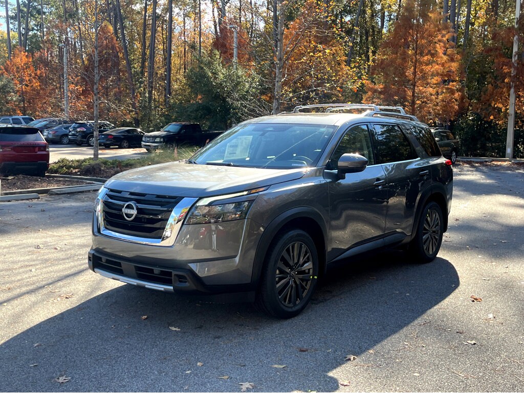 2025 Nissan Pathfinder SV photo 3