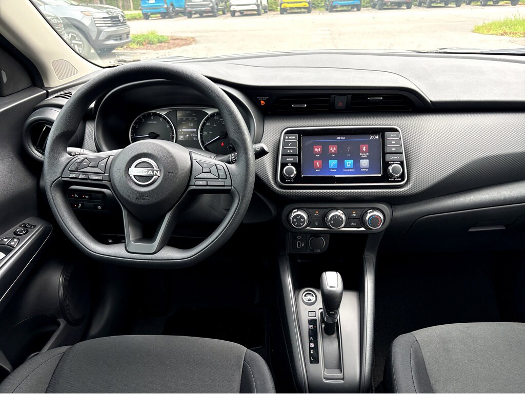 2025 Nissan Kicks Play S photo 3